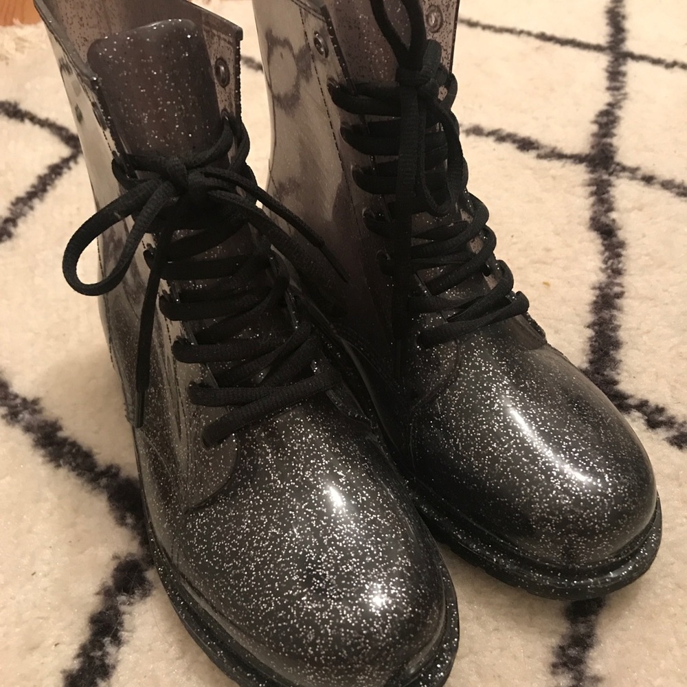 URBAN OUTFITTERS JELLY GLITTER BOOTS